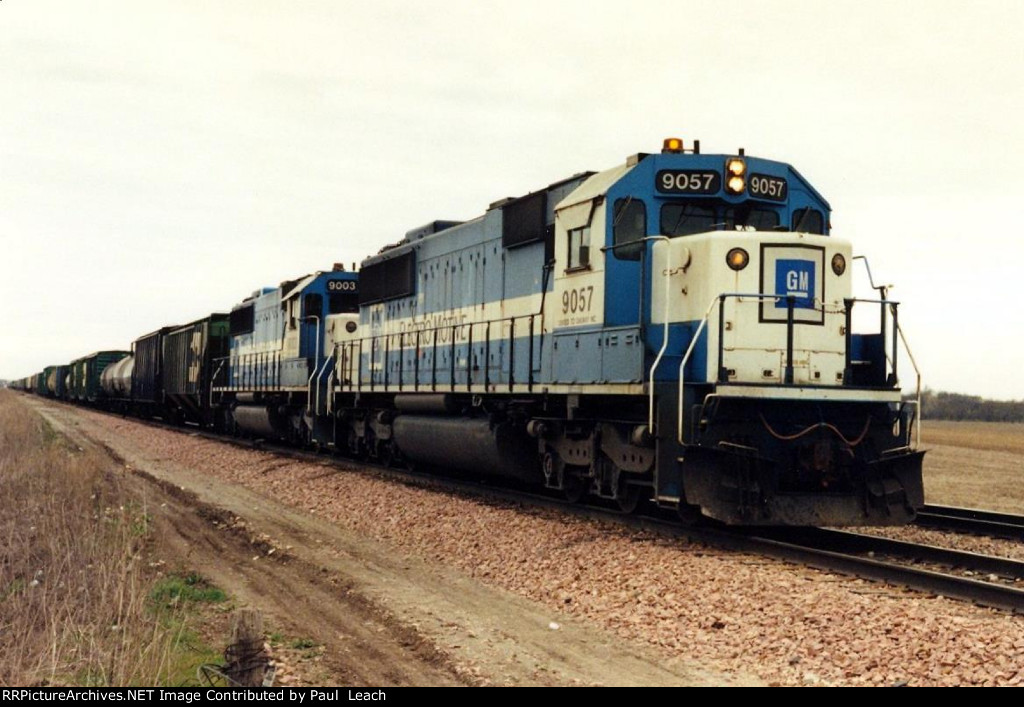 A pair of Oakways power a manifest west after a meet